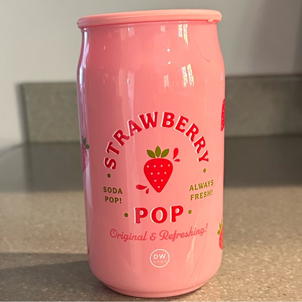 DW Home Strawberry Pop Candle